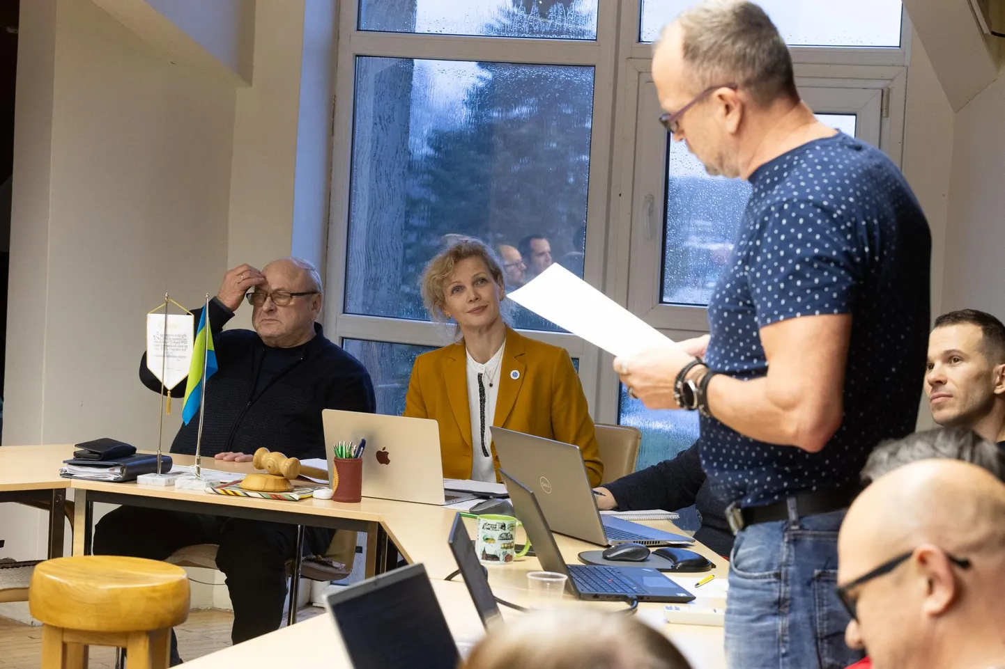 Umbusaldusavalduse luges ette Arnu Lippasaar.