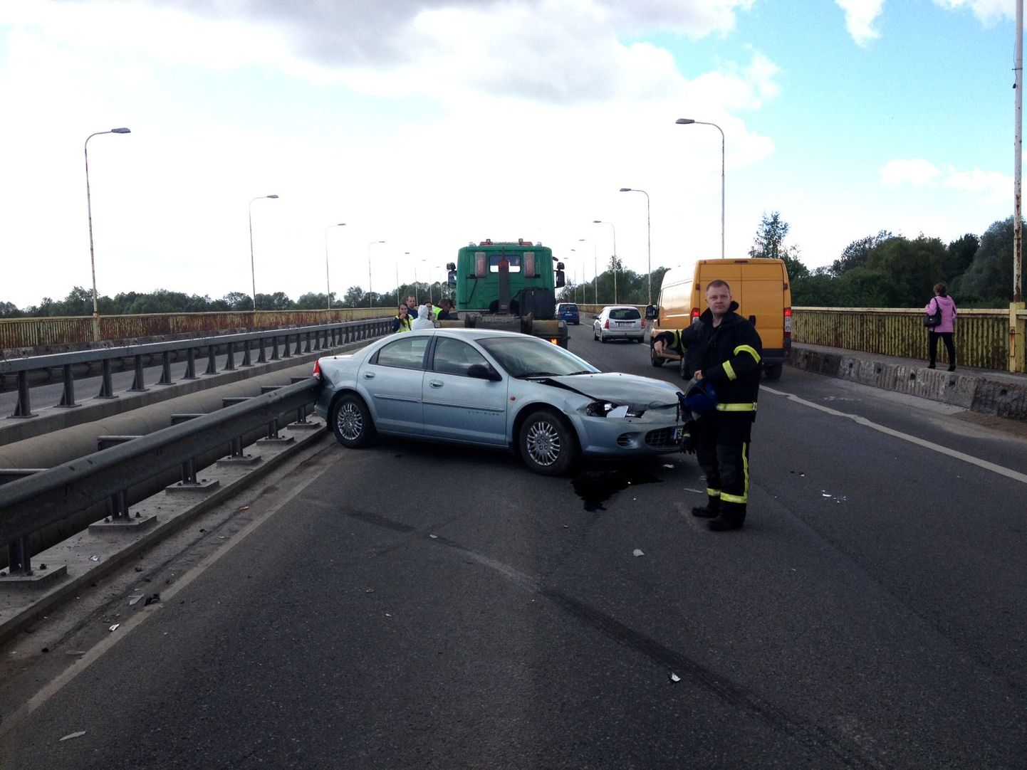 Tartus Sõpruse ringil juhtus 4. juunil avarii sõidu- ja veoauto vahel.