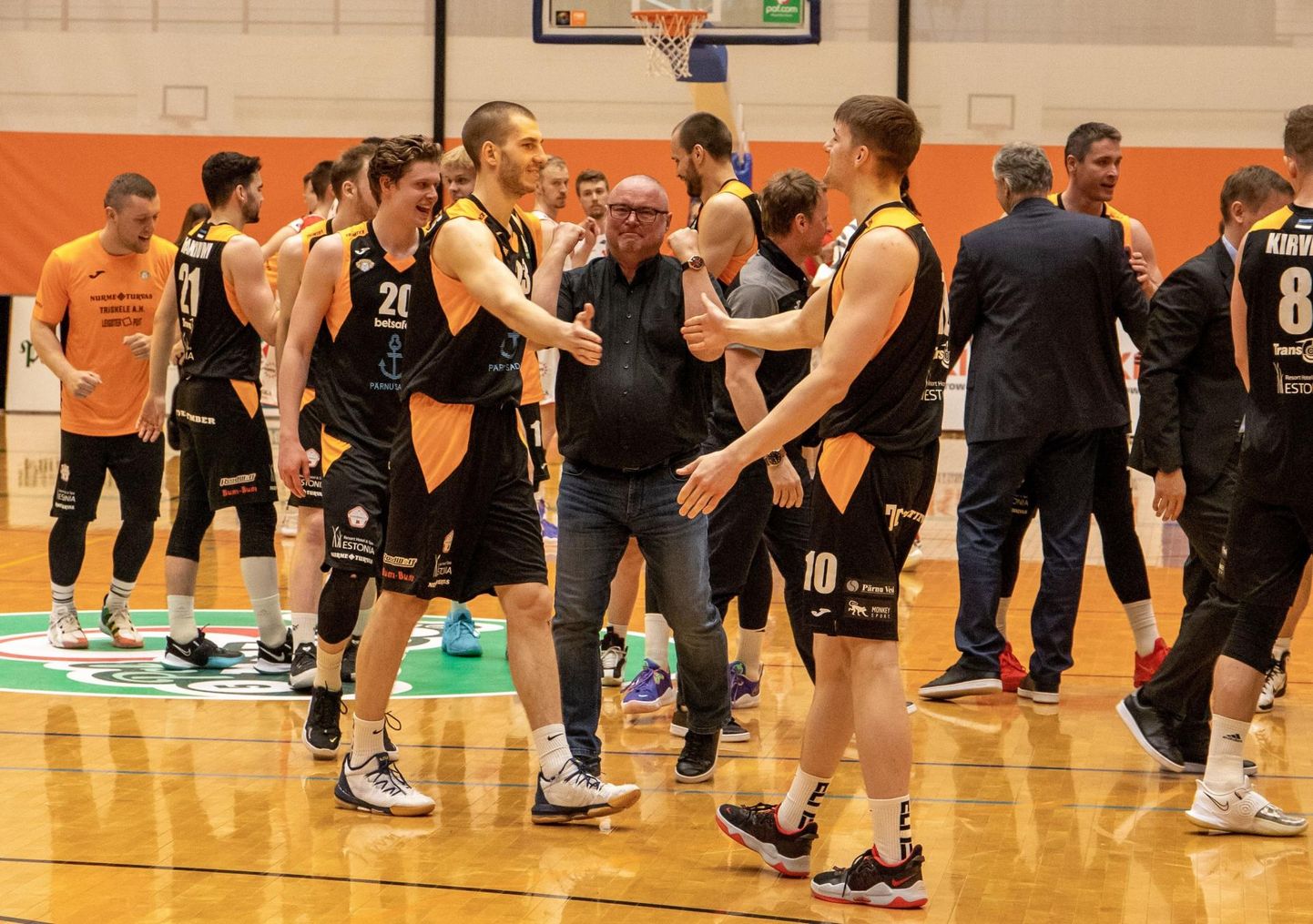 Pärnu Sadama korvpallimeeskond tegi ajalugu, pääsedes esmakordselt Eesti meistrivõistlustel eskohamängudele.