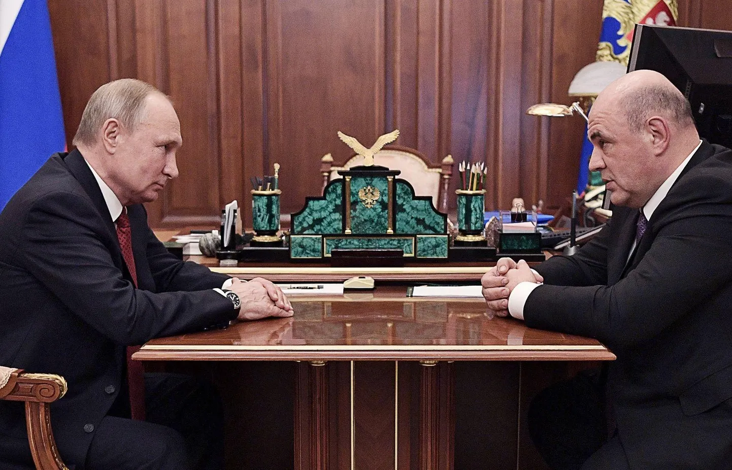 Karjääribürokraadil Mihhail Mišustinil pole kunagi olnud poliitilisi ambitsioone, kuid ometigi valis president Vladimir Putin ta uut valitsust juhtima. Eile kinnitas Venemaa riigiduuma vastse peaministri ametisse.