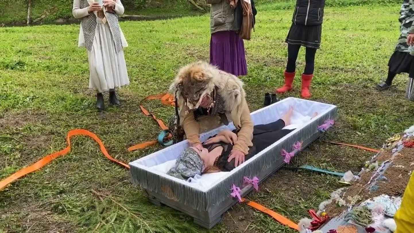Anu Pahka korraldatud surmalaager.