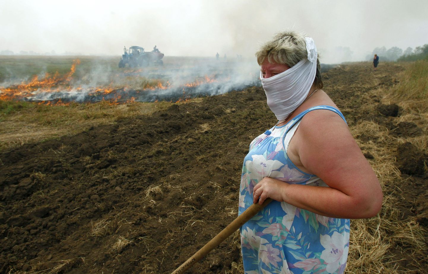 Korovino külaelanikud põletasid rohtu, et rajada uute põlengute leviku kaitsebarjääri. Küla jääb 90 kilomeetrit Moskvast kagusse.