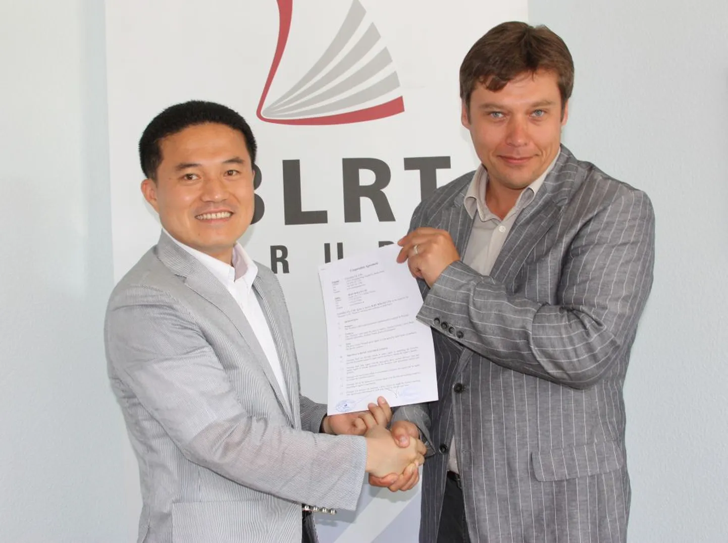 Член правления BLRT Евгений Белянин с корейским партнером