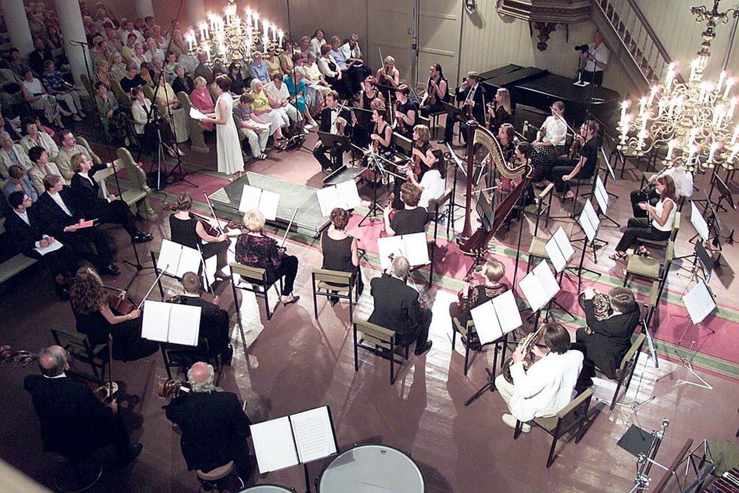 Omaaegsest Pärnu kolhooside ehituskontori kammerorkestrist välja kasvanud tänane Pärnu linnaorkester on tegutsenud 1994. aastast.