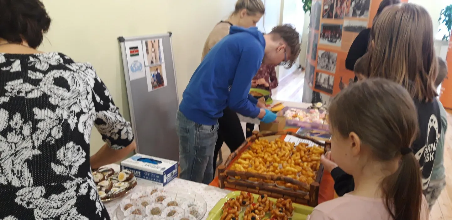 Kohvikupidajatel olid käed-jalad tööd täis.
