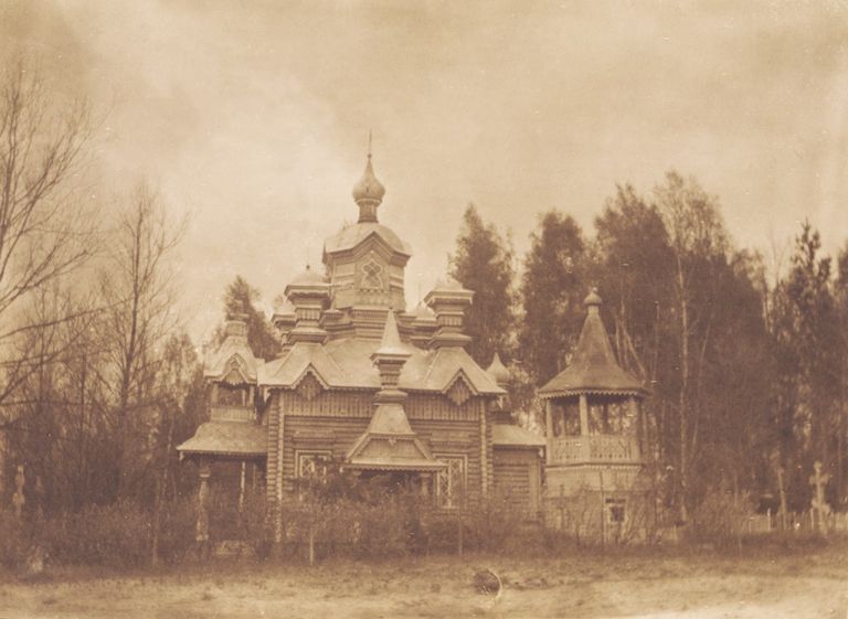 Церковь Святого Александра Невского. Справа видна маленькая колокольня, которая не сохранилась до нашего времени