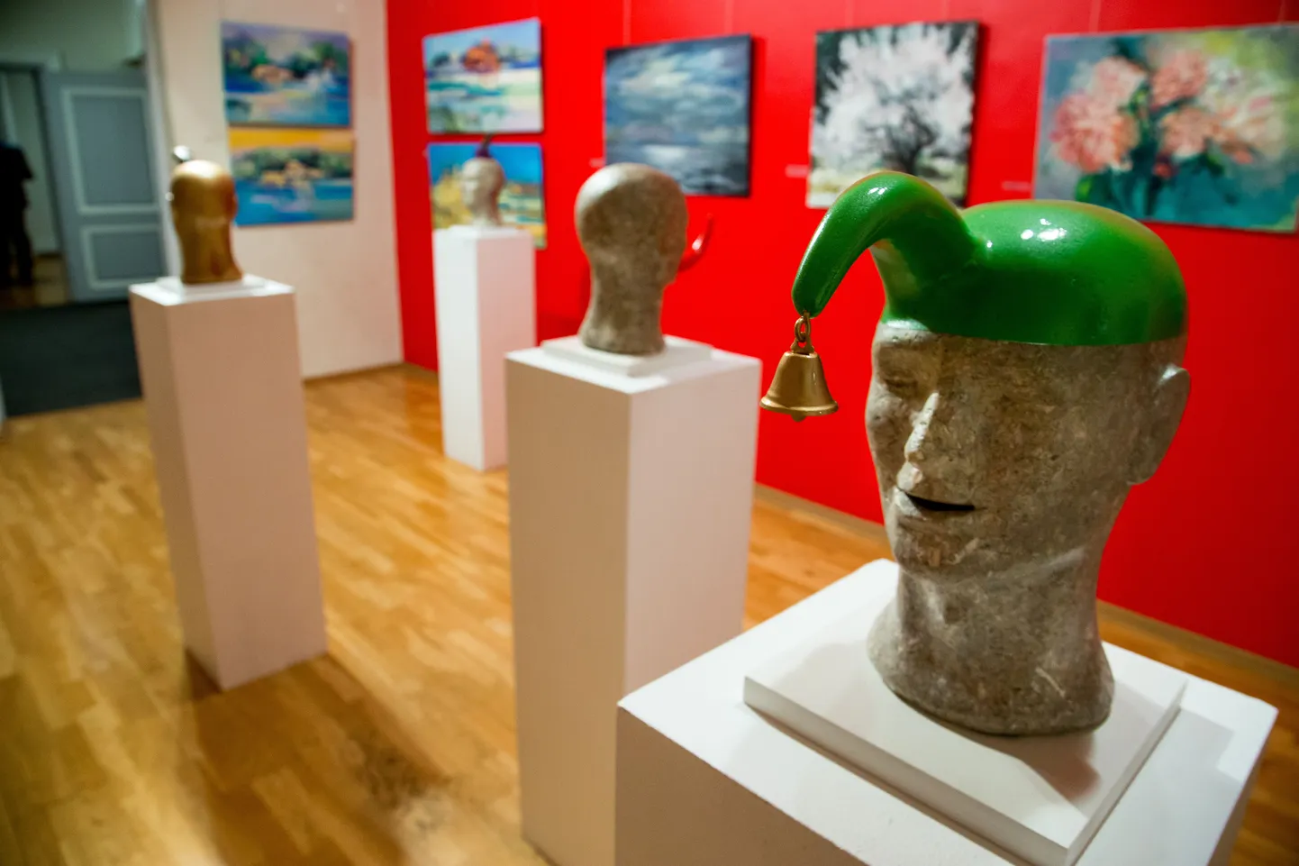 Pärnu linnagalerii 20. aastapäevale pühendatud Pärnu kunstnike aastanäituse avamine.