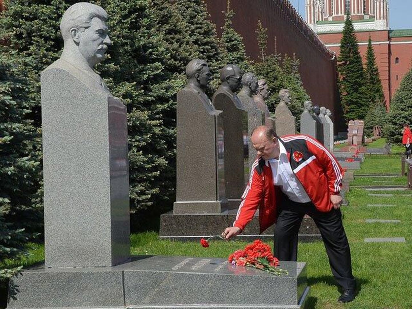 Venemaa esikommunist Gennadi Zjuganov Moskvas Jossif Stalini haual 19. mail.