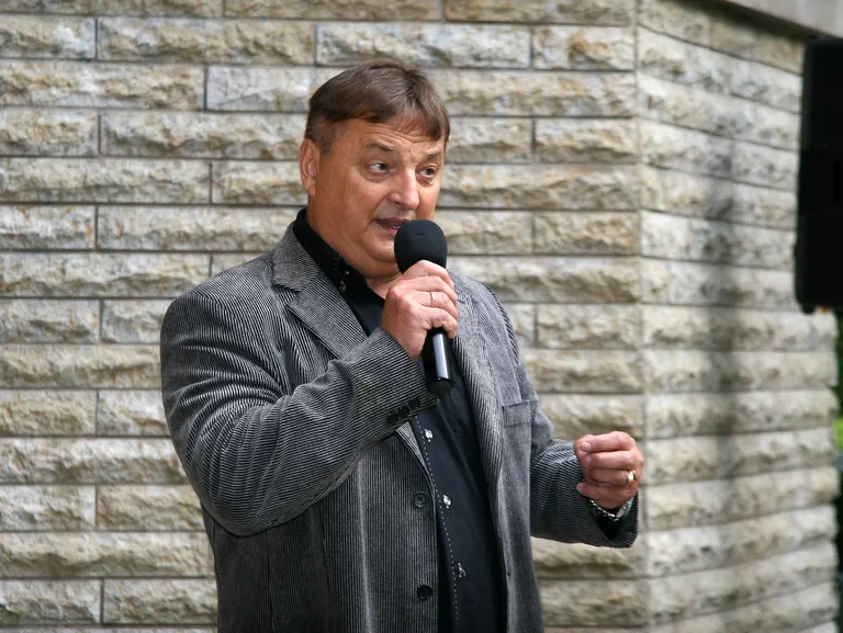 Александер Ласиков.