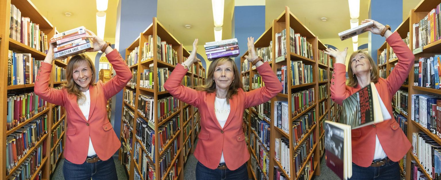 Rõõm, et lugejad on raamatukogu ja raamatuvalikuga rahul, pani arendusspetsialisti Tiina Kriisa riiulite vahel teostega tantsu lööma.
