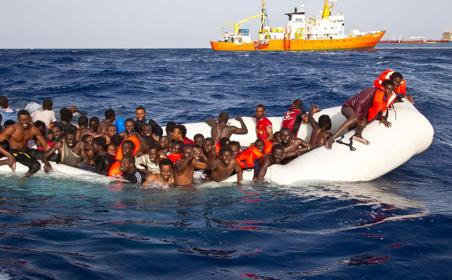 Migrandid Vahemerel, triivimas Itaalia saare Lampedusa suunas.
