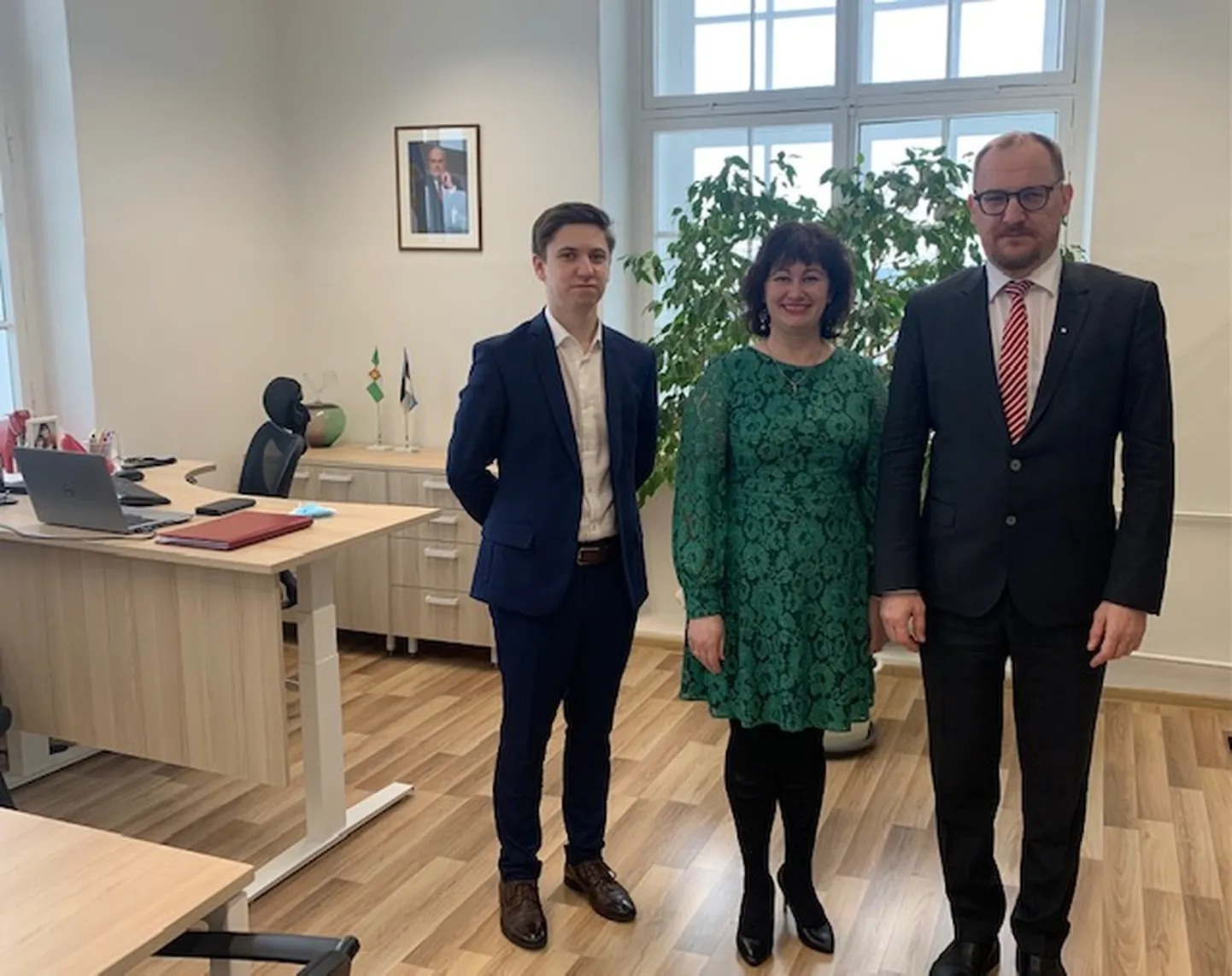Läti suursaadik Raimonds Jansons kohtumas Türi vallavanema Ele Ennu ja abivallavanema Elar Niglasega.