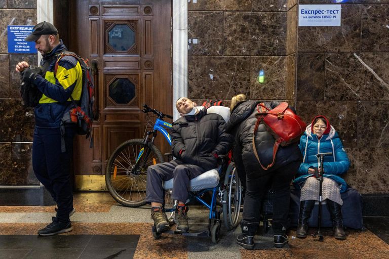 Люди на Киевском вокзале