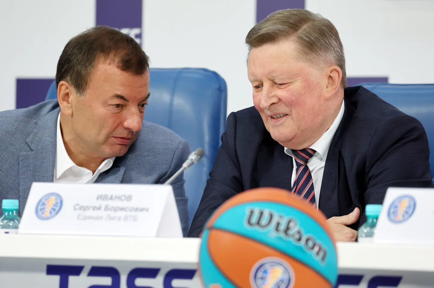 VTB Ühisliiga president Sergei Kuštšenko (vasakul) koos aupresidendi Sergei Ivanoviga.