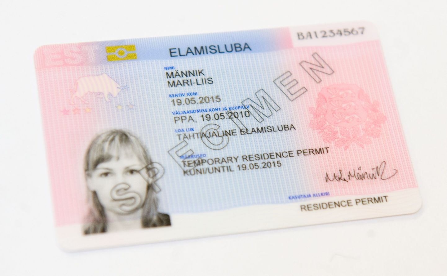 Eesti alalise elamisloa saamiseks peab välismaalane oskama eesti keelt algtasemel.