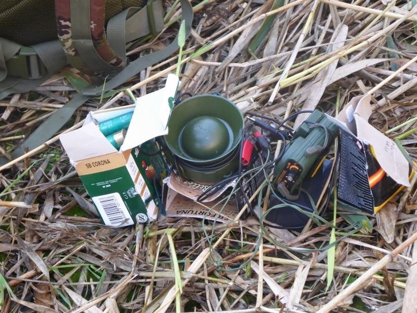 21. septembril leiti Munalaiu sadama lähedalt roostikust seljakott, kus sees keelatud jahipidamise vahendid: 36 pliihaavlitega täidetud padrunit, aku ja elektrooniline peibutusvahend ühes kõlariga