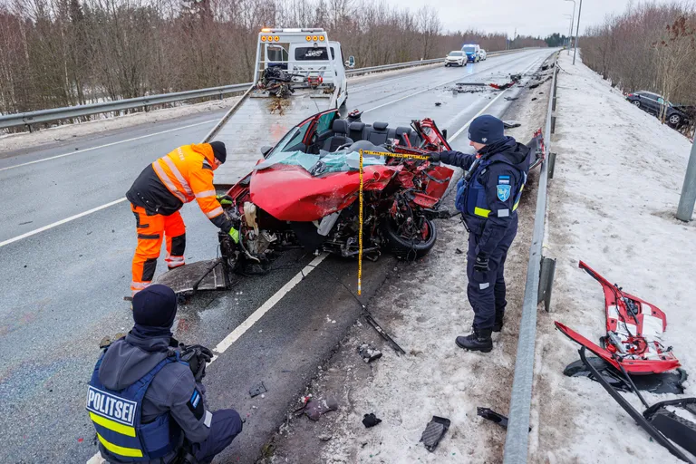 Ääsmäel juhtunud liiklusõnnetuse tagajärjel viidi neli inimest haiglasse