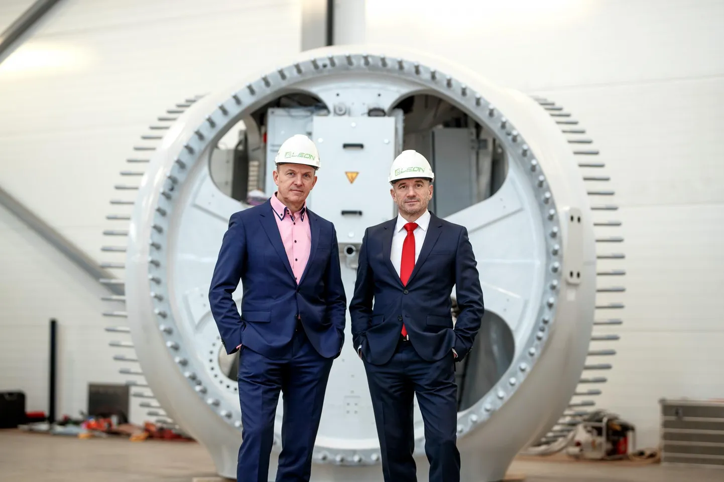 Vennad Andres (vasakul) ja Oleg Sõnajalg on kohtu otsusega kohustatud maksma Eurowind Holdingule tasumata jäänud summa. See pole ainuke meeste vastu esitatud nõue.