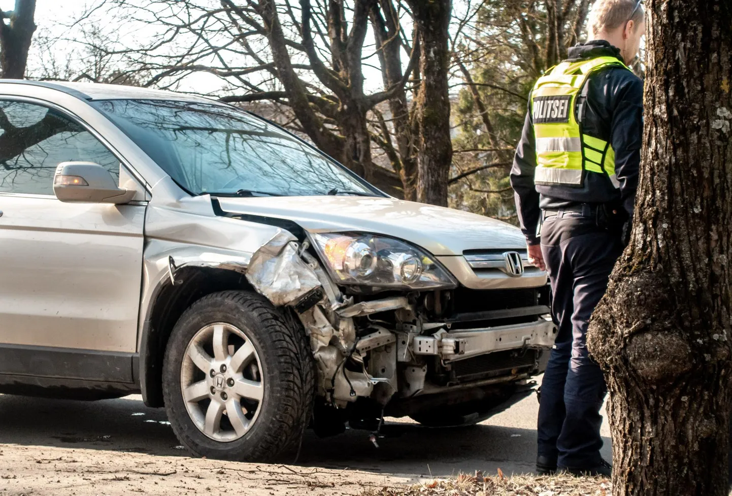 Avariiline Honda peatus alles Vee tänaval.