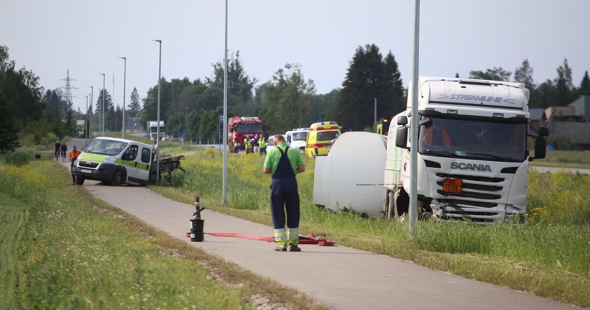 Kütuseveok sõitis kraavi