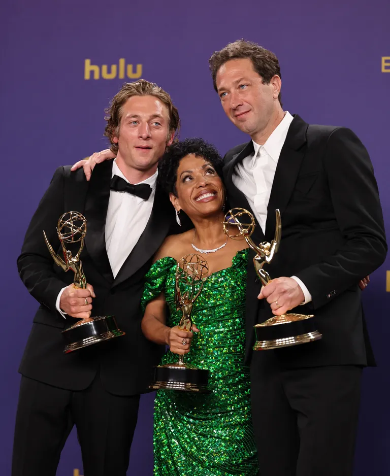 Jeremy Allen White, Liza Colon-Zayas ja Ebon Moss-Bachrach seriaalist «The Bear».