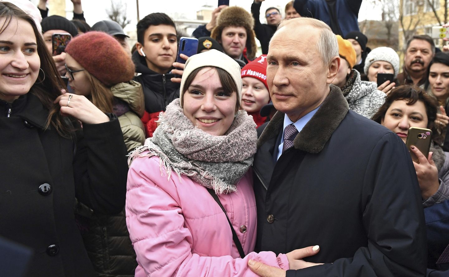 Venemaa president Vladimir Putin Ivanovo oblastis koos kohalike elanikega 6. märts 2020.