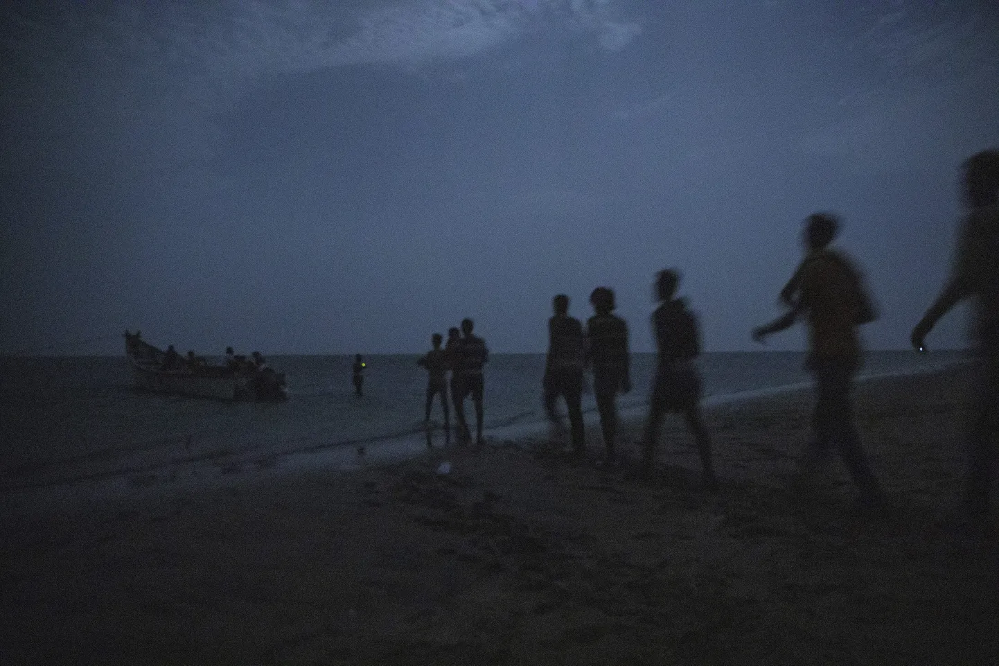 Etioopia migrandid lähevad Djibouti rannikul paadile teel Araabia poolsaarele 15. juuli 2019.