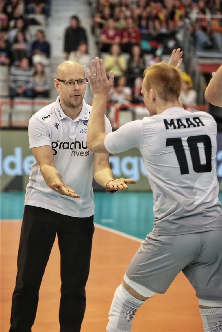 Eesti rahvusmeeskond, mille koosseisus on ka Viljandi võrkpallikasvandik Silver Maar, võttis Euroopa Kuldliiga alagrupiturniiril võidu Hispaania üle ja kaotas Soomele.