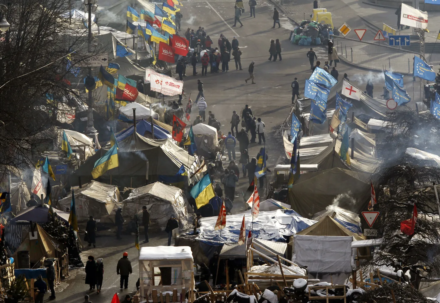 Opositsiooni poolehoidjad Kiievis Iseseisvuse väljakul.
