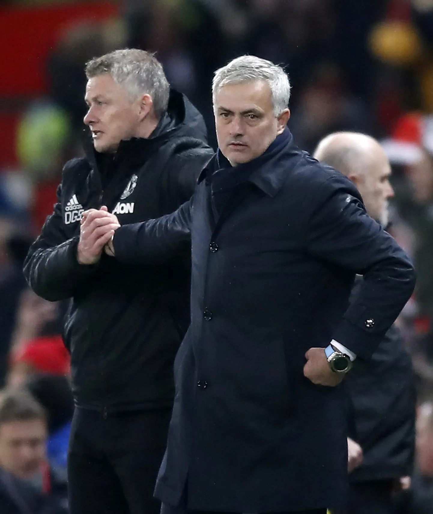 Manchester United peatreener Ole Gunnar Solskjaer (vasakul) ja Tottenham Hotspur loots Jose Mourinho kätlemas pärast esimest kohtumist Old Traffordil.