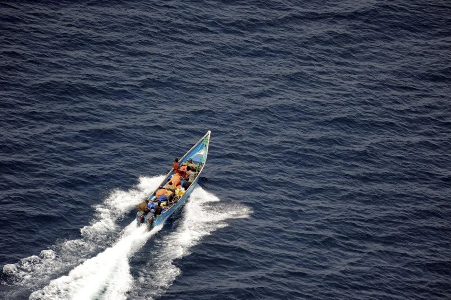 Põgenevad Somaalia piraadid Adeni lahes.