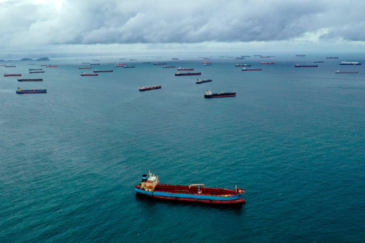 Laevad ootamas luba läbida Panama kanalit.