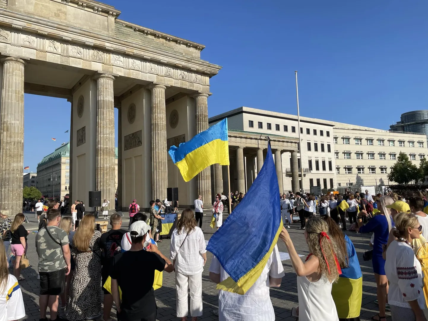 Brandenburgi värava ees toimunud Ukraina iseseisvuspäeva tähistamiseks korraldatud meeleavaldus.