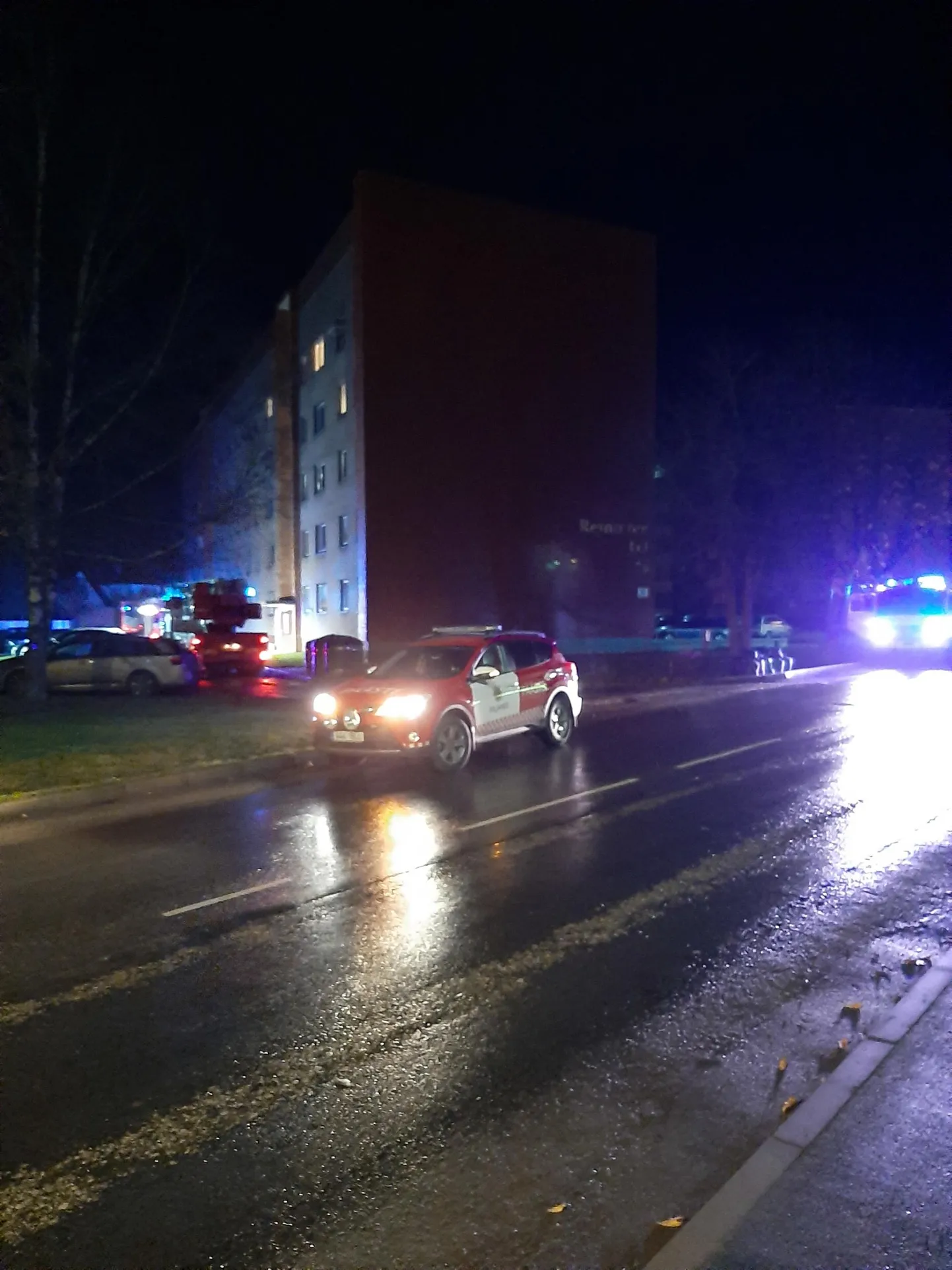 Päästjad käisid varahommikul Männimäel kustutamas suitsuandurita korteris süttinud prügikasti.