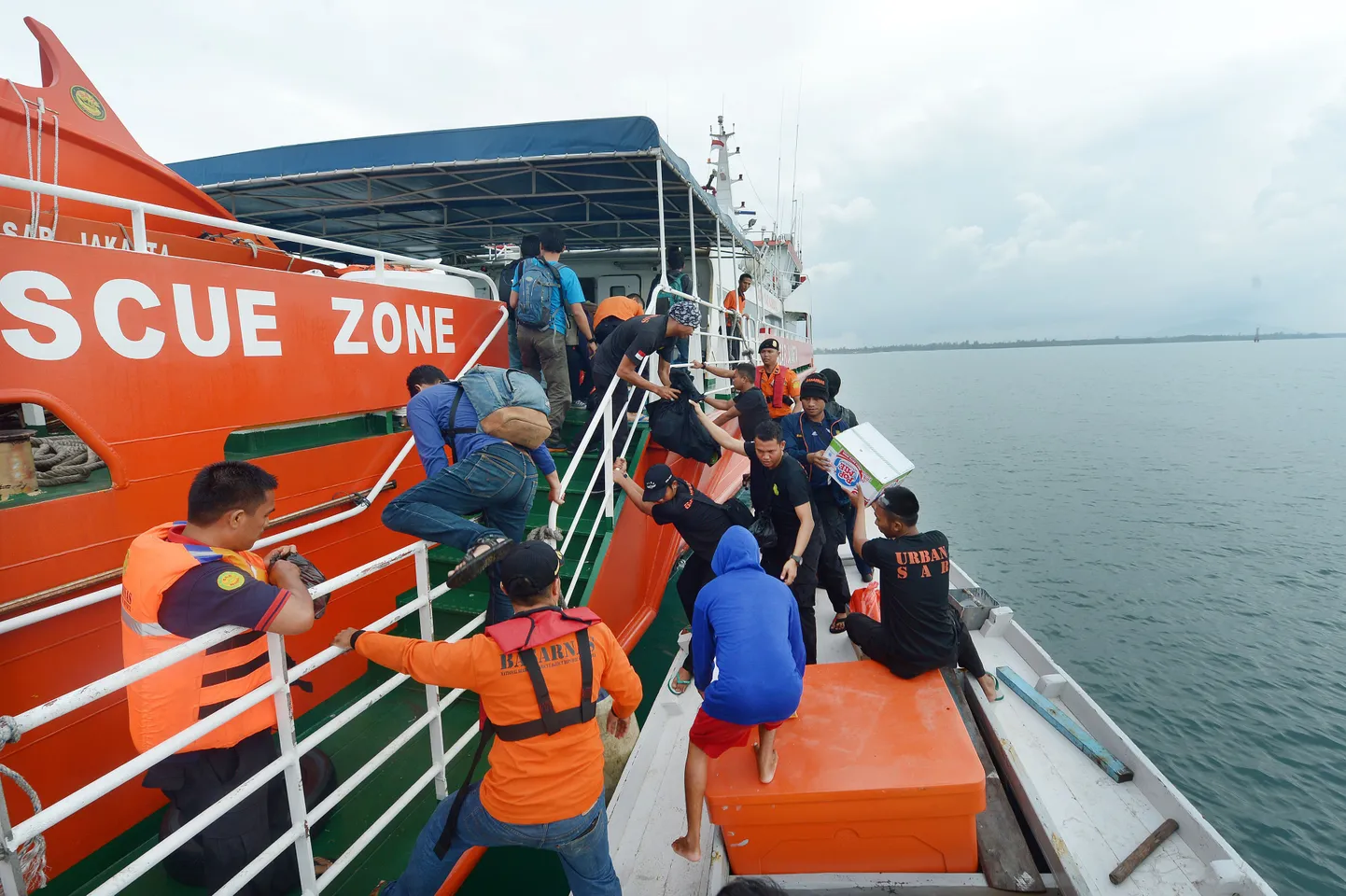 Indoneesia merepäästjad AirAsia kadunud lennuki otsimismissioonil