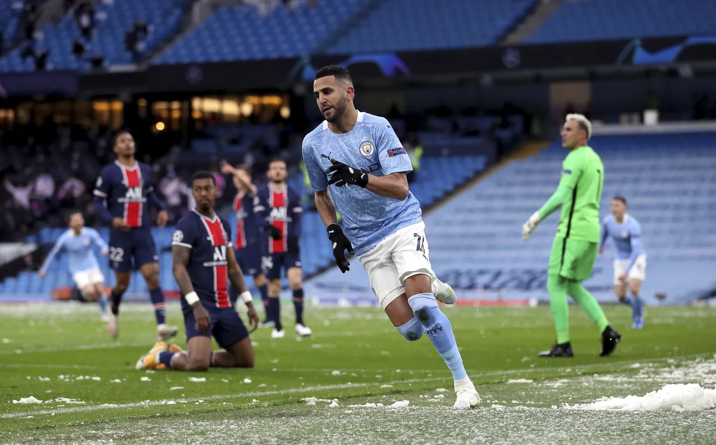 Riyad Mahrez vahetult pärast palli PSG võrku saatmist.