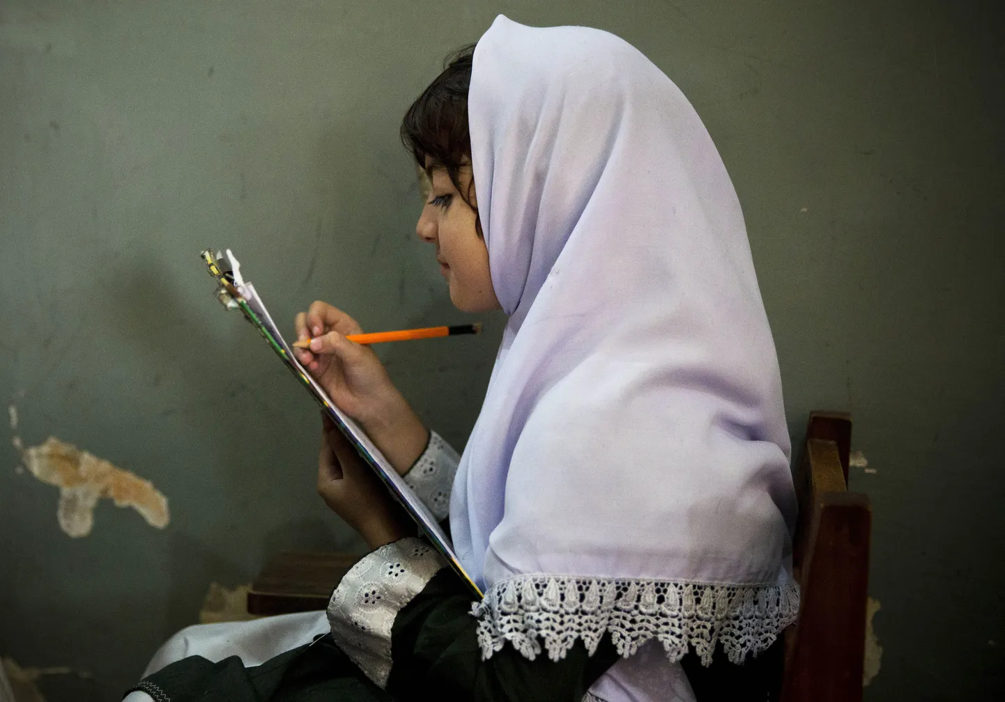 Elavalt maetud Pakistani tüdruk jäi ellu