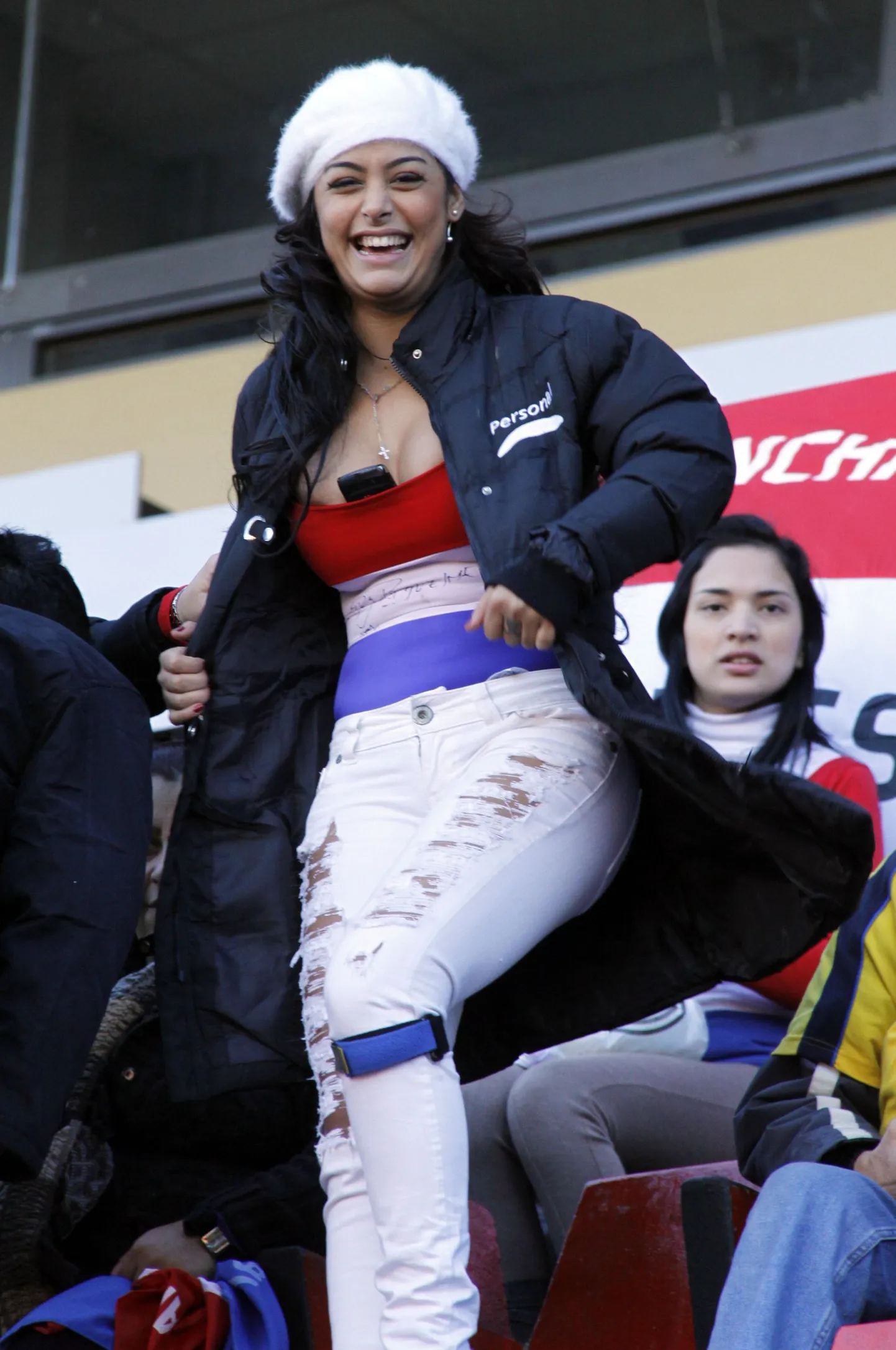 Larissa Riquelme jälgimas Copa Americal Paraguay esimest kohtumist.