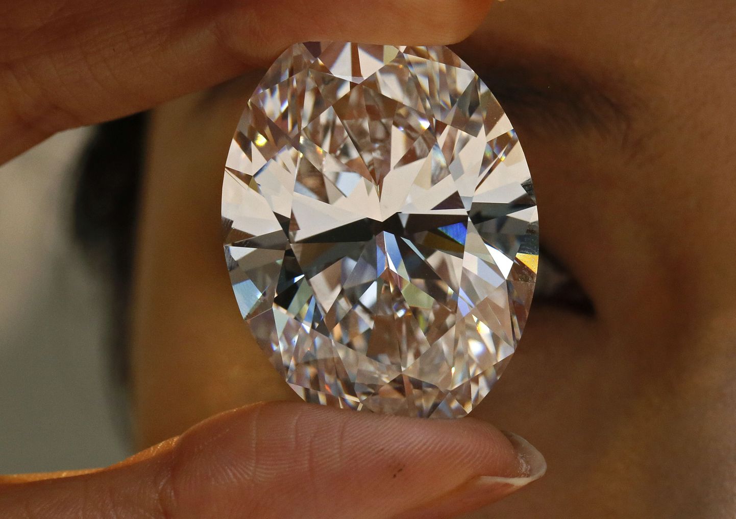 118,28-karaadine valge teemant