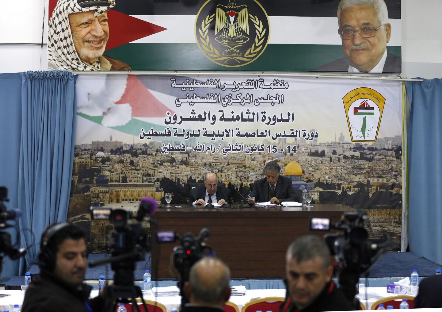 Palestiina kõrge ametnik Salim Zaanoun loeb ette kohtumisel vastuvõetud avaldust.