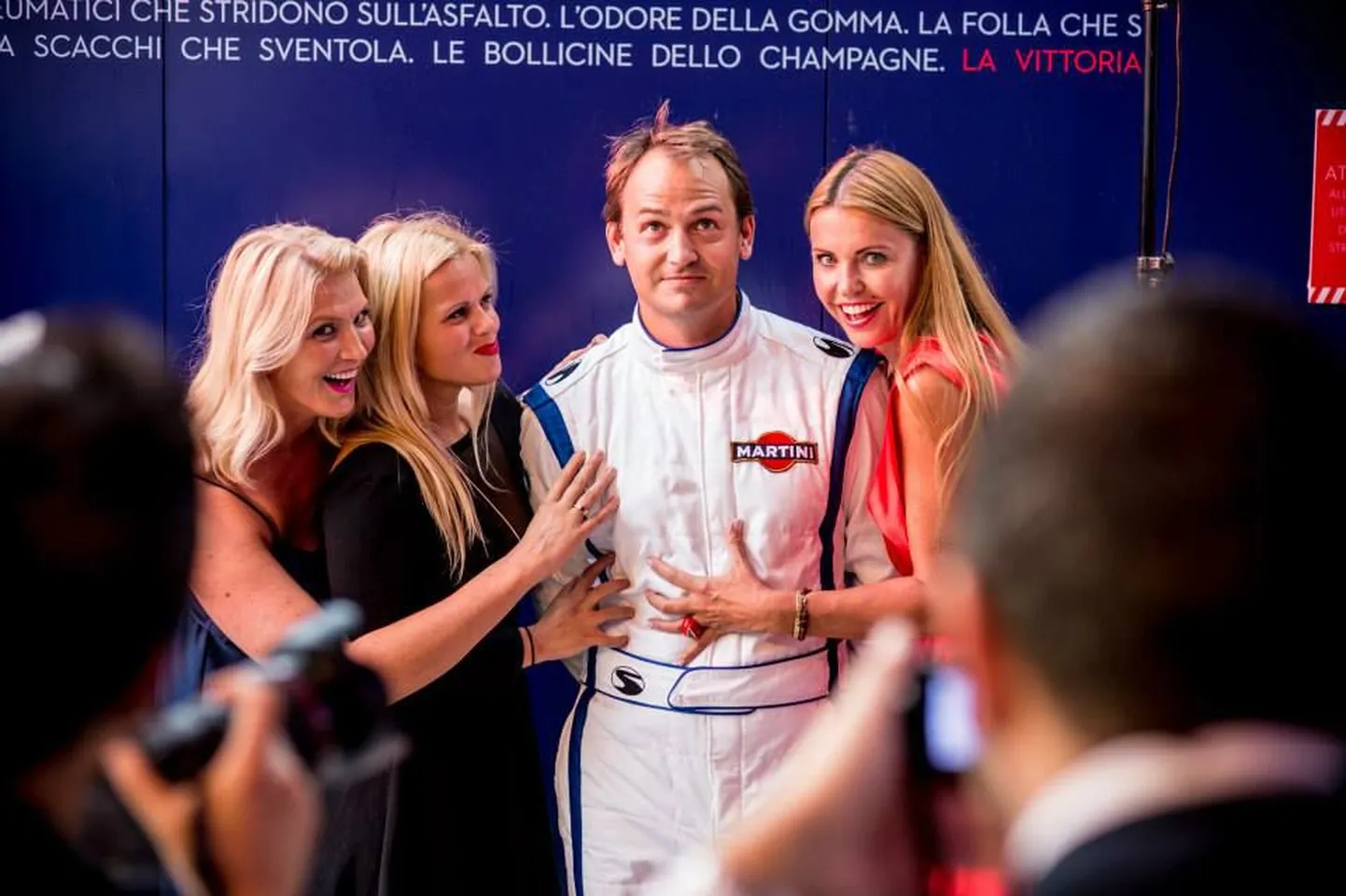 Imeline Martini Royal nädalavahetus Monzas, kus loosi läks Porsche.  Palju õnne Liine Jänesele, kes sai super koha esikolmikus! Porsche võit läks seekord Gruusiasse. Pildil Liviko turundusjuht Kristi Hagel, Martini mängus osalenud Liine Jänes, Top Gear`i salapärane Stig - Ben Collins ja Anu Saagim.