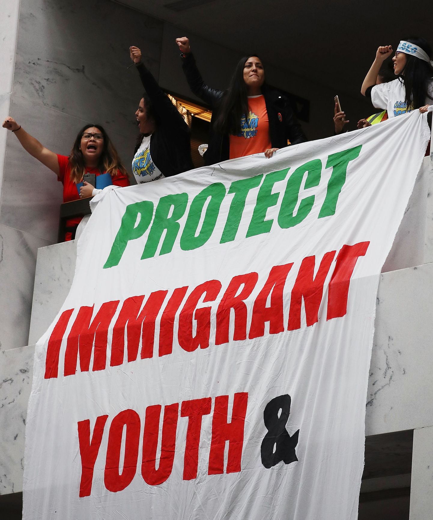 Nn unistajate mullu novembris senatis välja toodud plakat nõuab kaitset immigrantidest noortele.