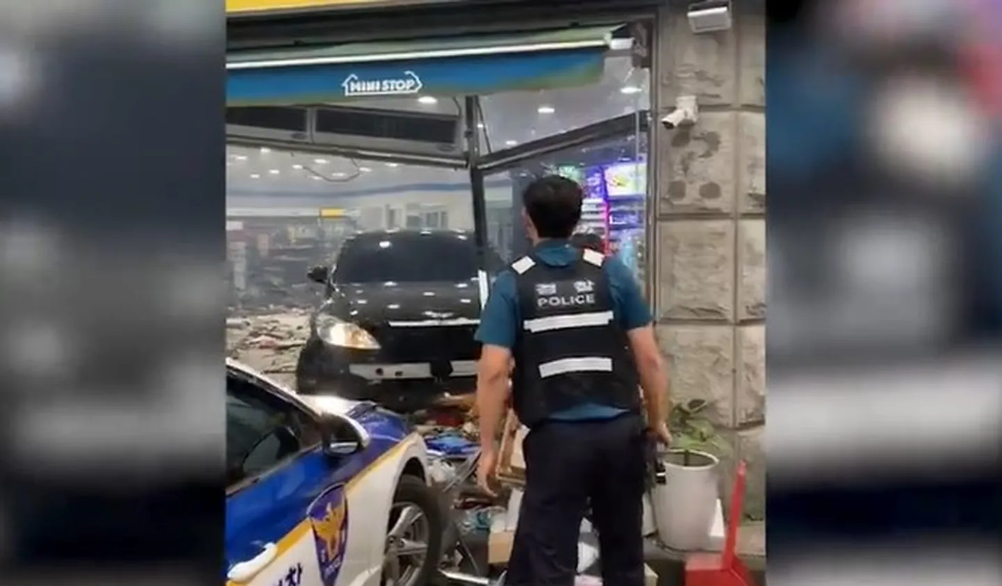 Auto purustas poe sisu.