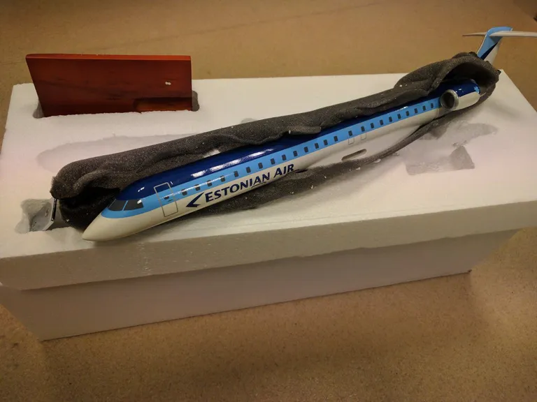 Estonian Airi mudellennuk.