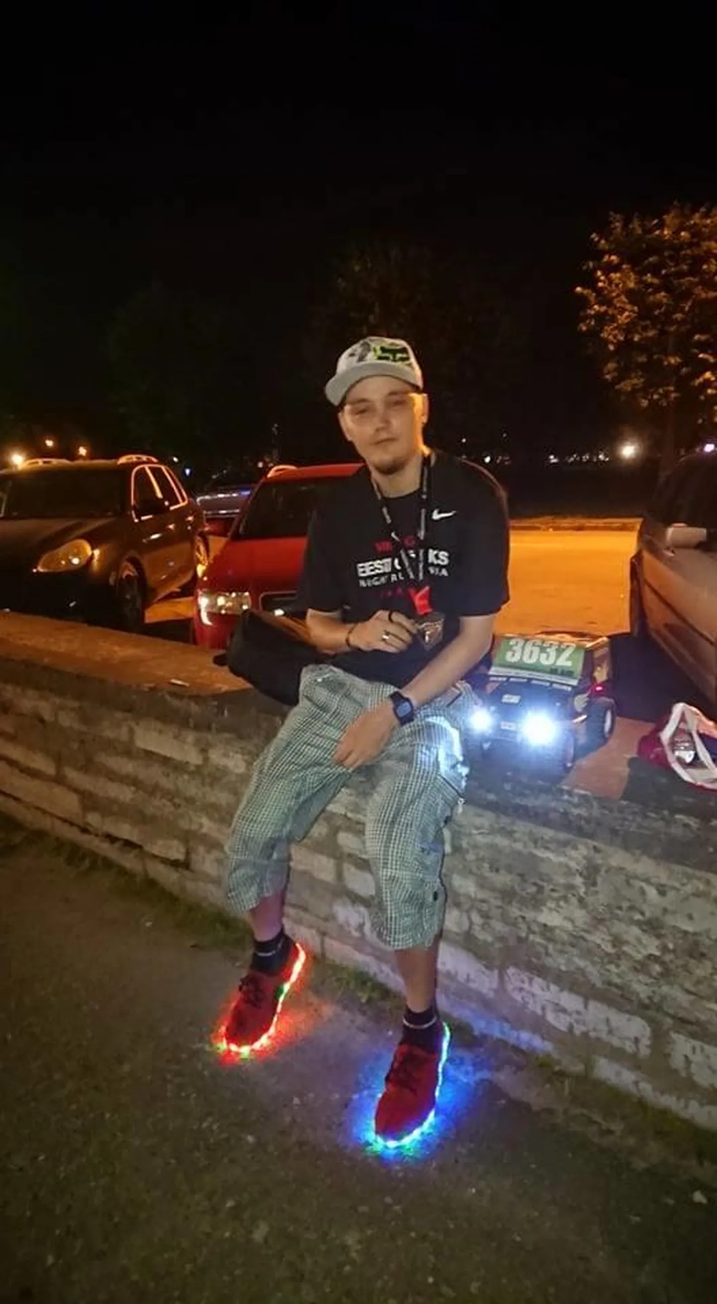 Janno Liiver läbis ööjooksu 10-kilomeetrise raja koos puldiautoga.