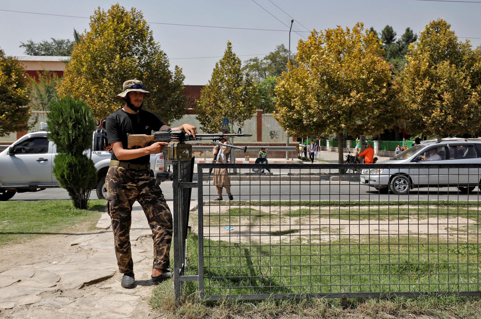 Talibani võitleja Vene saatkonna ees.