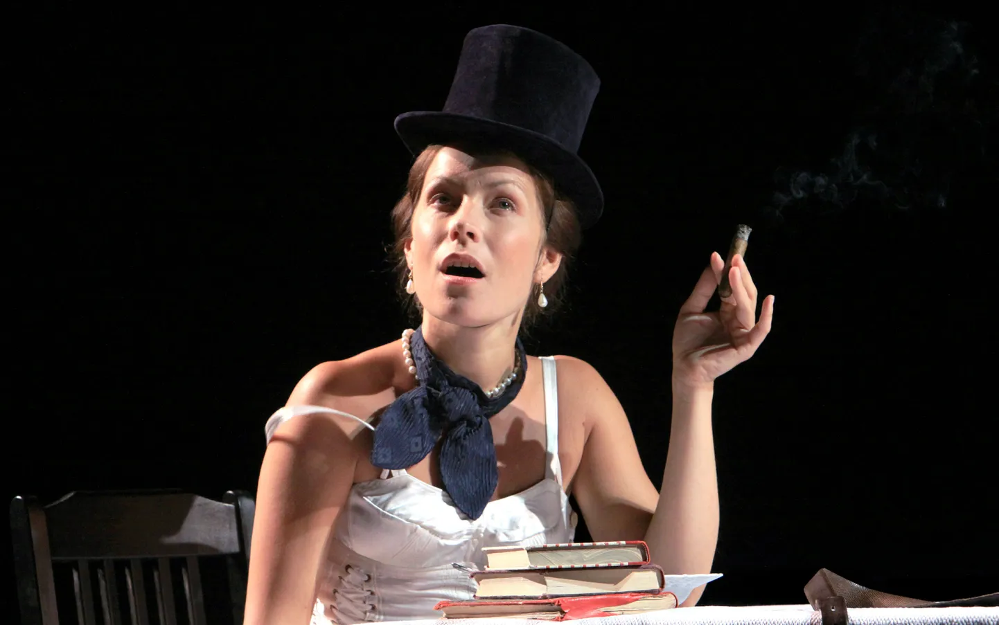 Endla etenduses "Madame Bovary" kehastab lavastuse kangelannat näitleja Piret Laurimaa.