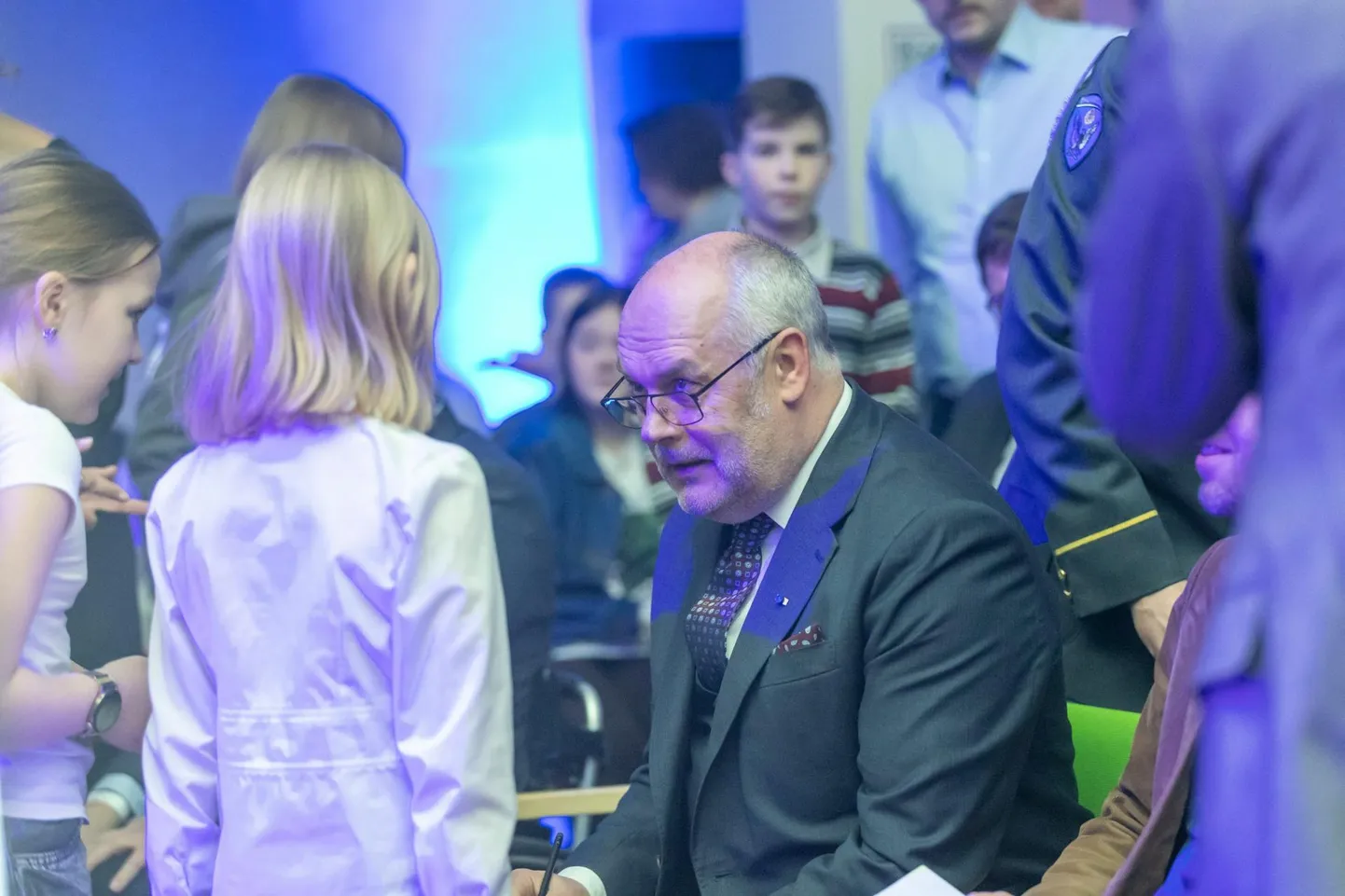 President Alar Karis joonestusvõistluse "CADrina 2023" avamisel.