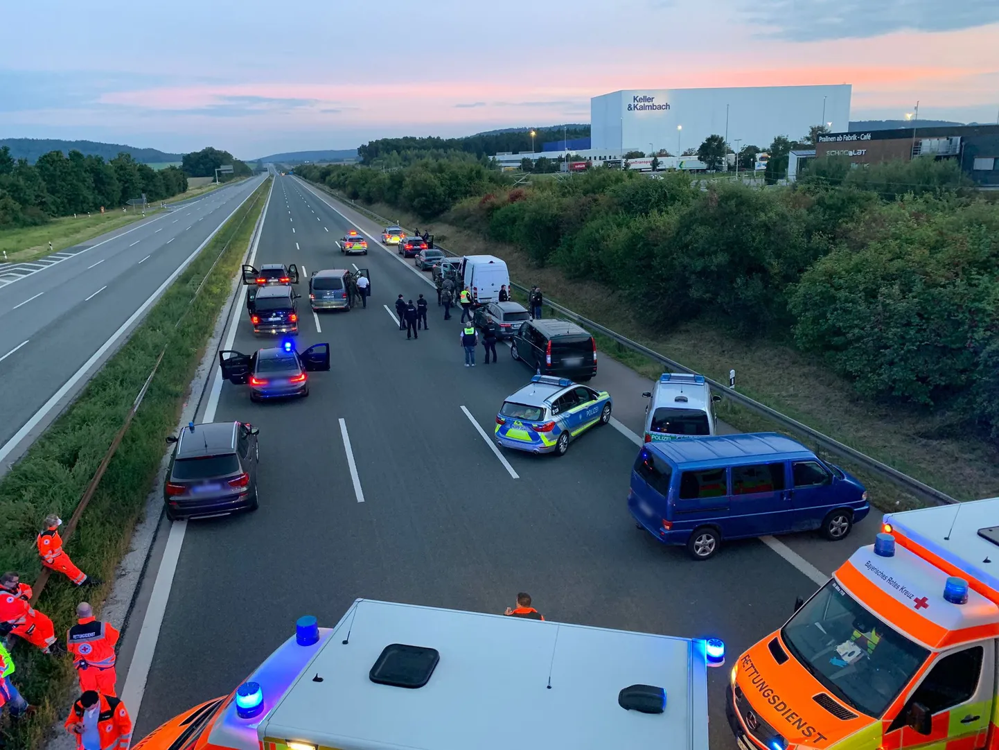 Operatiivteenistuste sõidukid eile kiirteel A9.
