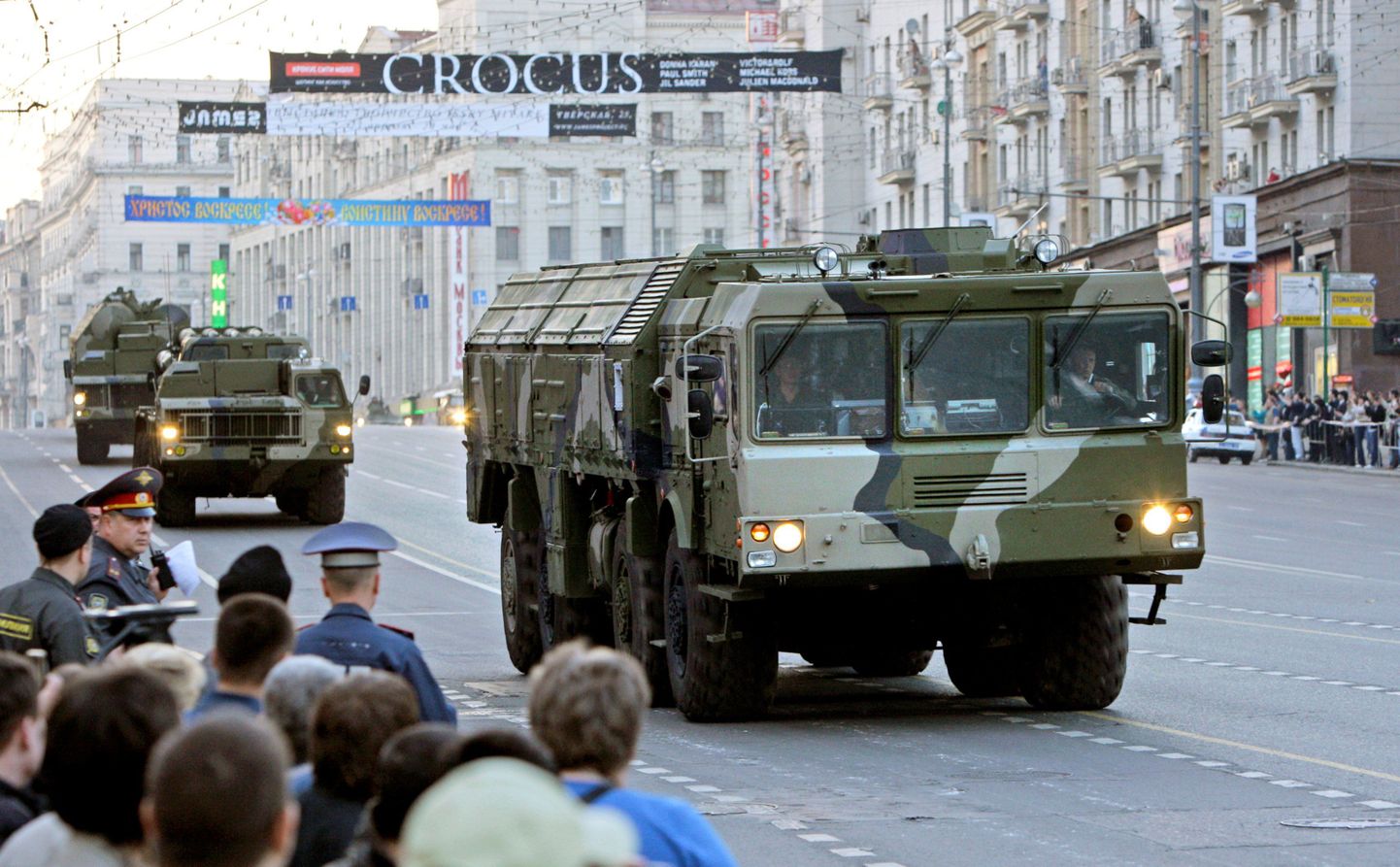 Iskanderi lühimaarakettide platvormid sõitsid Moskva tänavatel võidupüha paraadi ajal.